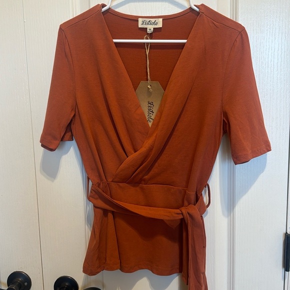 NWT! Listicle size M Copper color Blouse - Picture 2 of 4